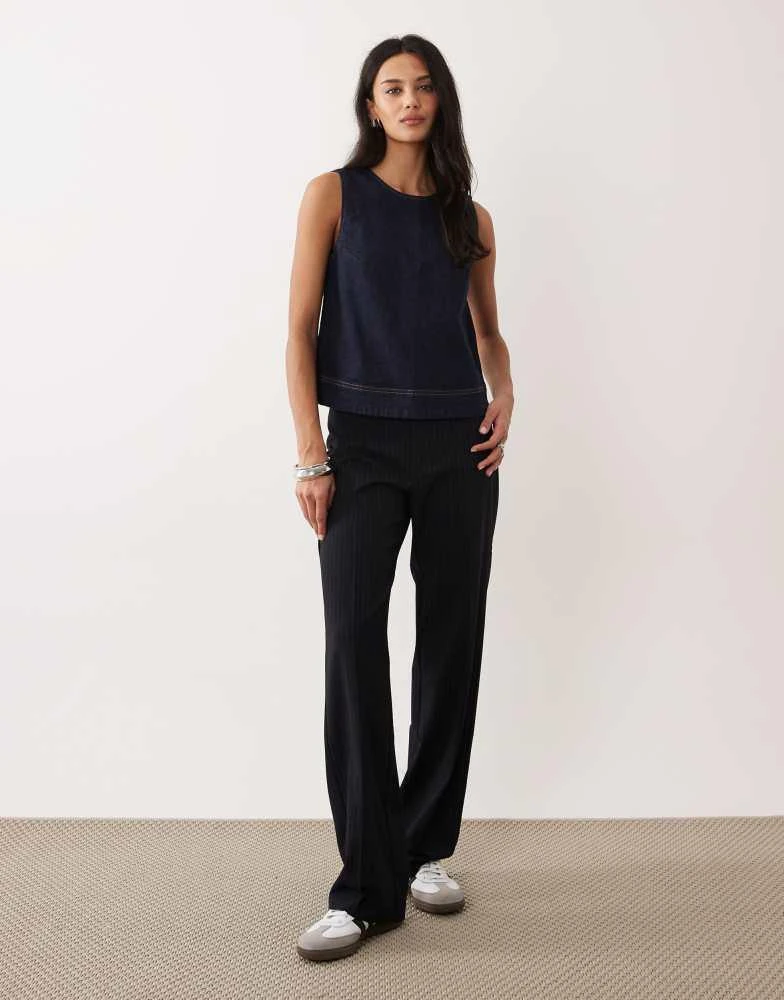 Abercrombie
Fitch Abercrombie
Fitch denim sleeveless top in indigo 2