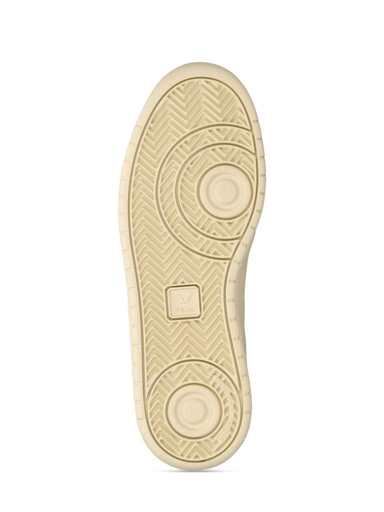 Veja V-90 Sneakers 5