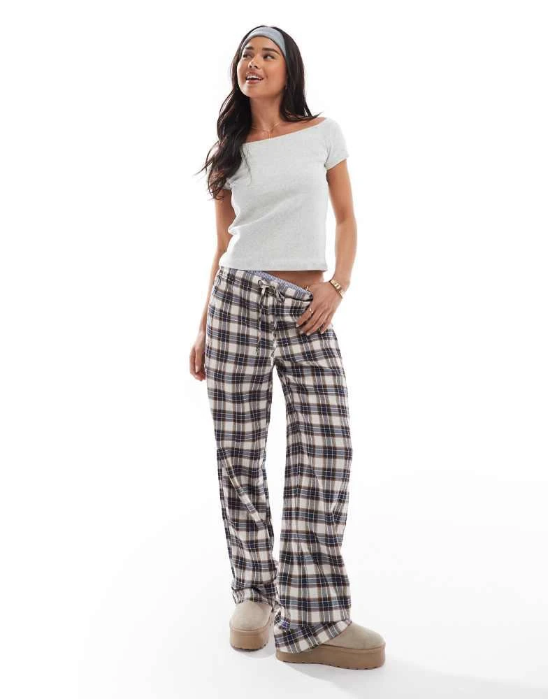 HOLLISTER Hollister off shoulder relaxed t-shirt in grey 3