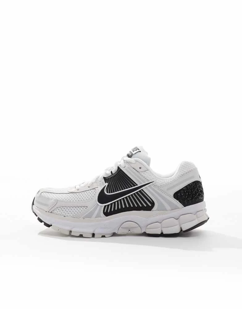 NIKE Nike Zoom Vomero 5 trainers in white and black 2