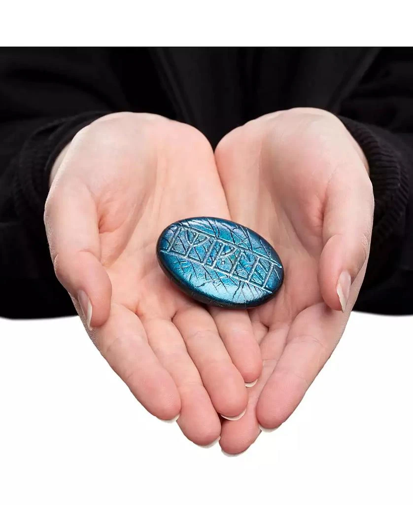 WETA Workshop Prop Replica - The Hobbit Trilogy - Kili
s Rune Stone 2