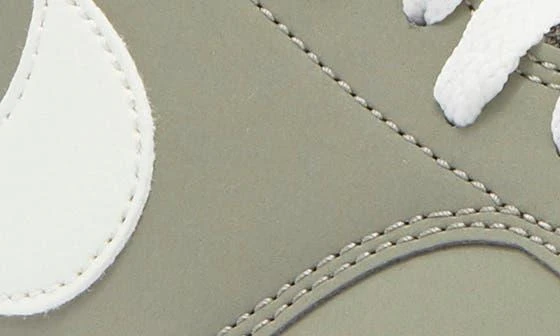 NIKE Court Vision Low Sneaker 7