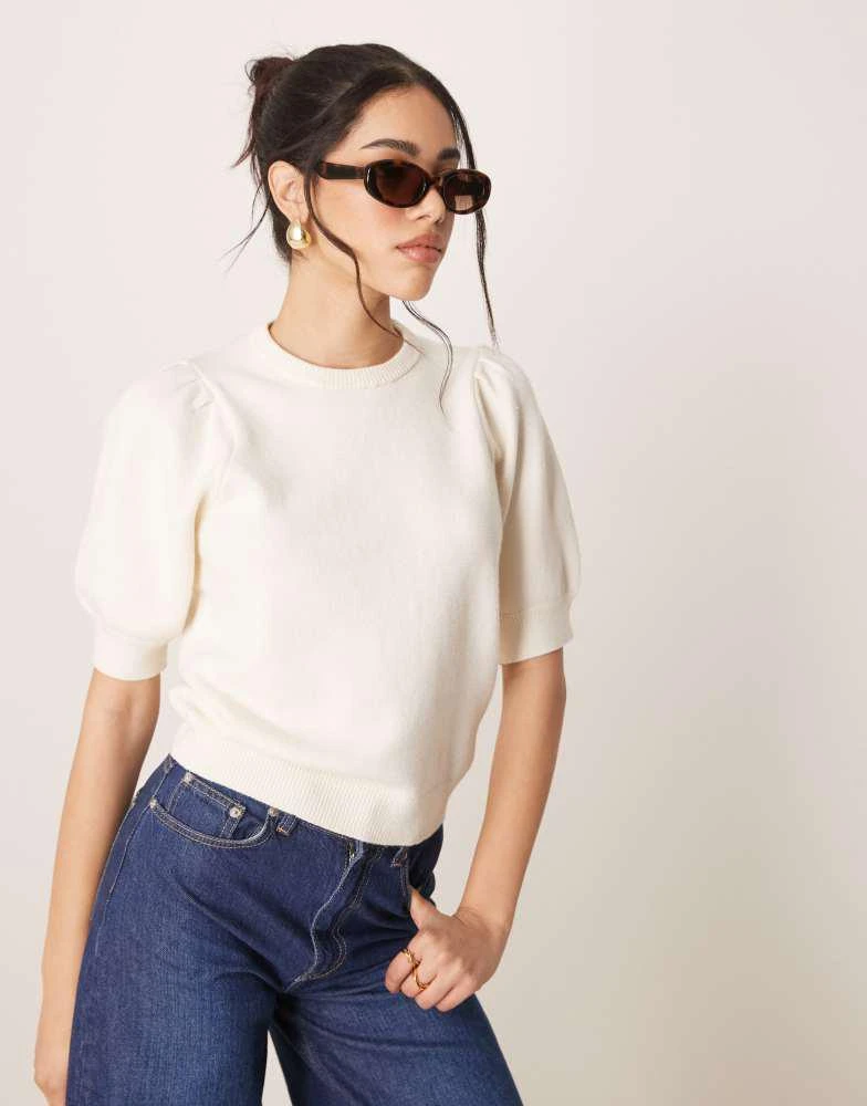 GINA TRICOT Gina Tricot knitted short sleeve sweater with puff sleeves in cream 1