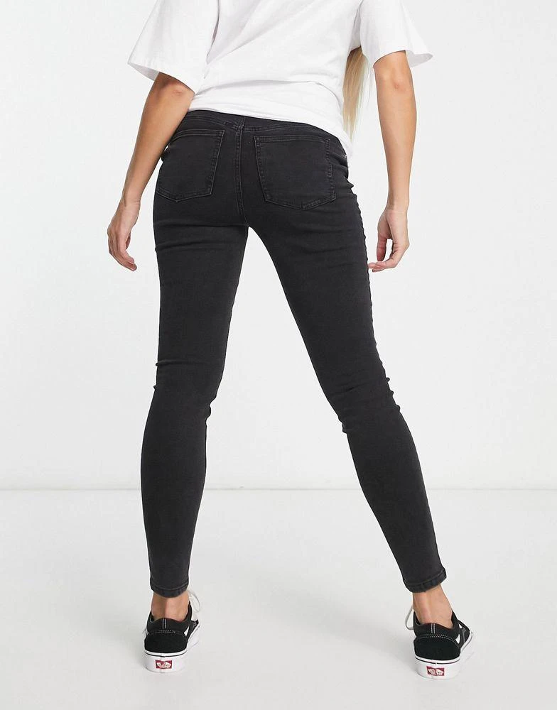 ASOS ASOS DESIGN Maternity ultimate skinny jeans in washed black with over the bump 3