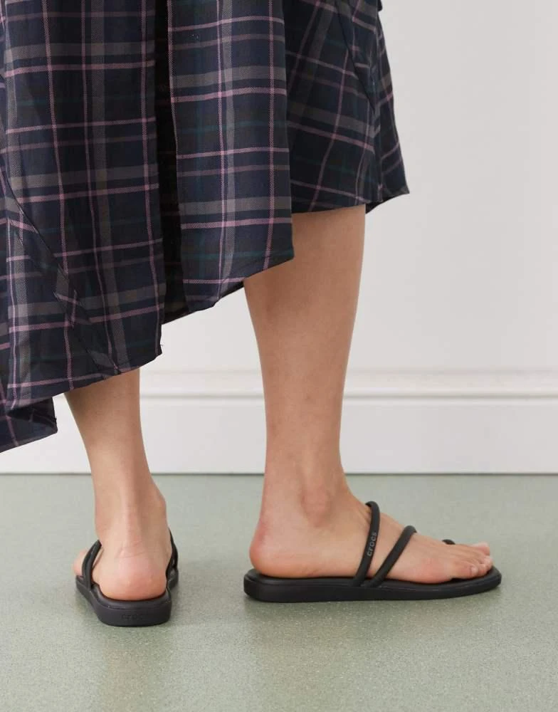Crocs Crocs Miami toe loop sandal in black 2