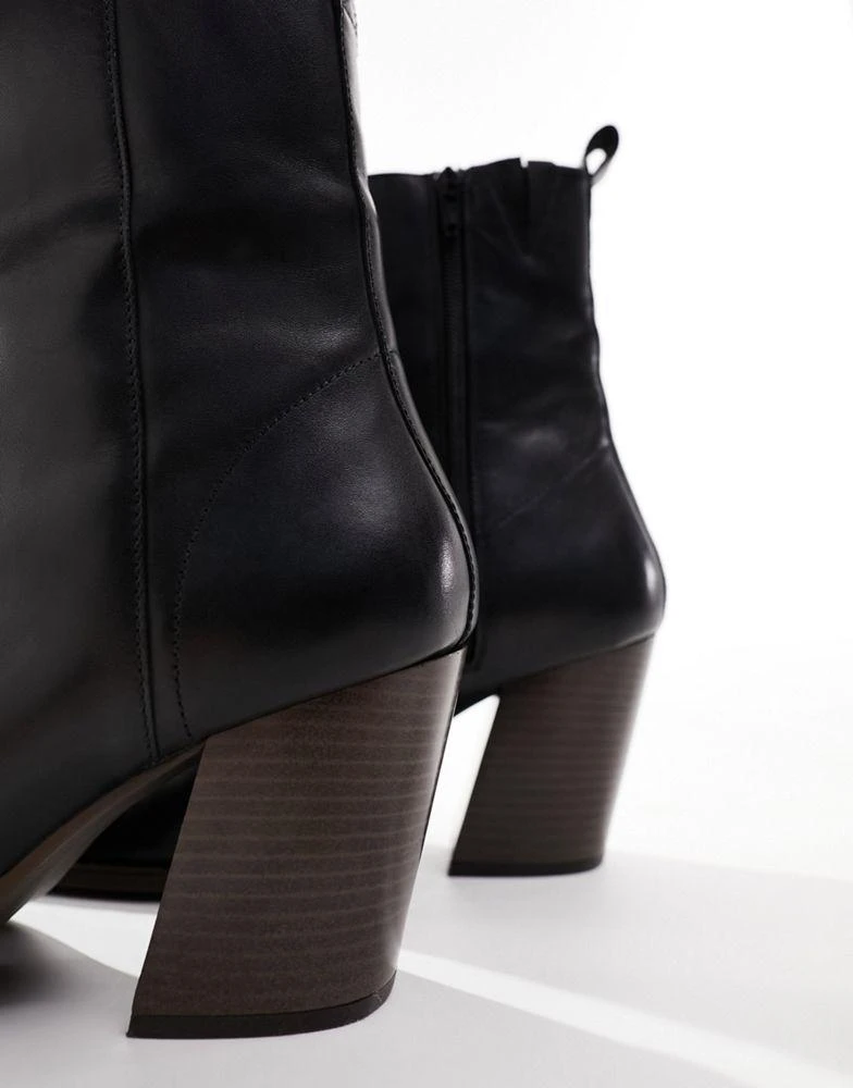 ASOS ASOS DESIGN heeled chelsea boot in black leather with natural sole 2