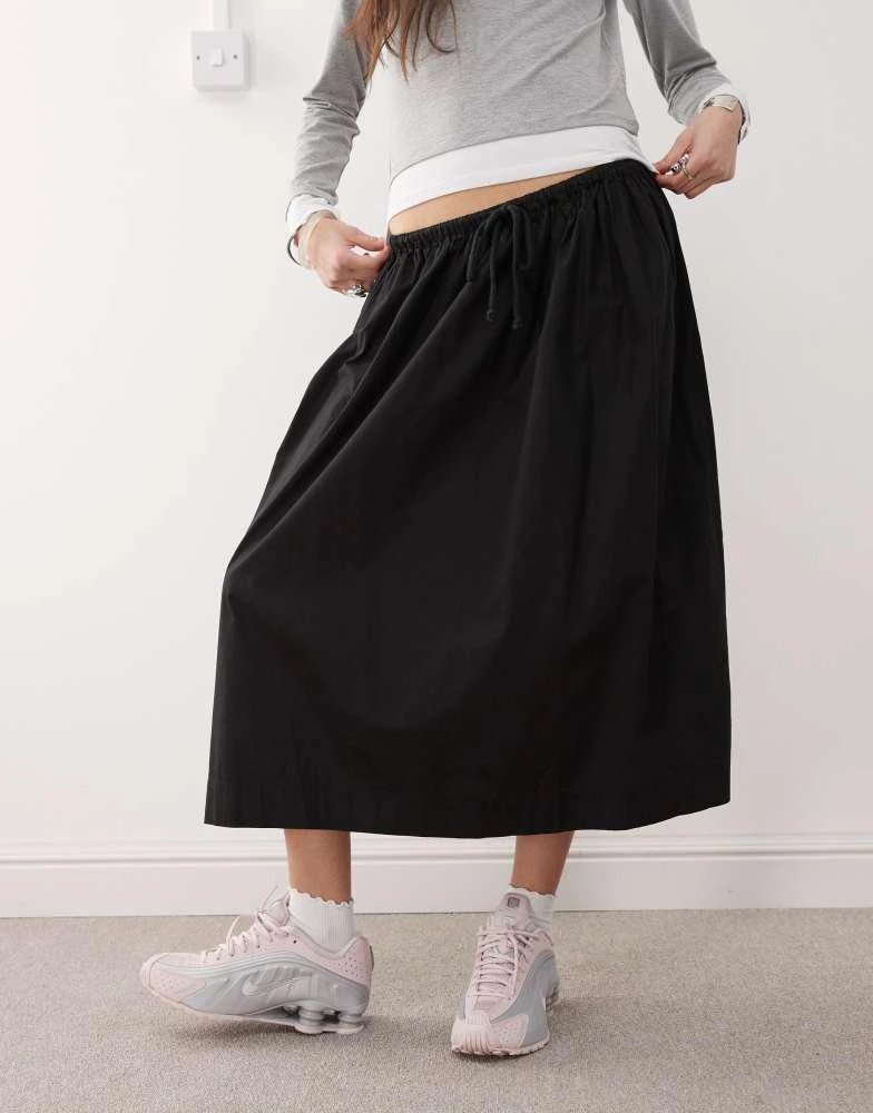 COLLUSION COLLUSION tie low rise maxi skirt in black 4