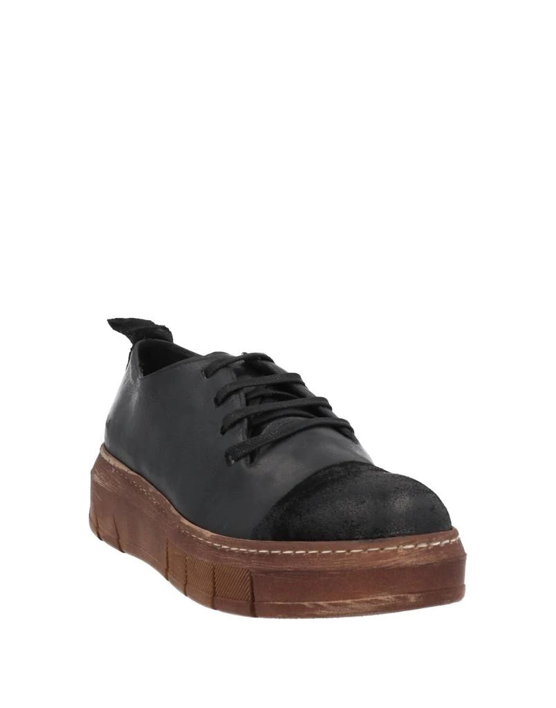 1725.A Sneakers 2