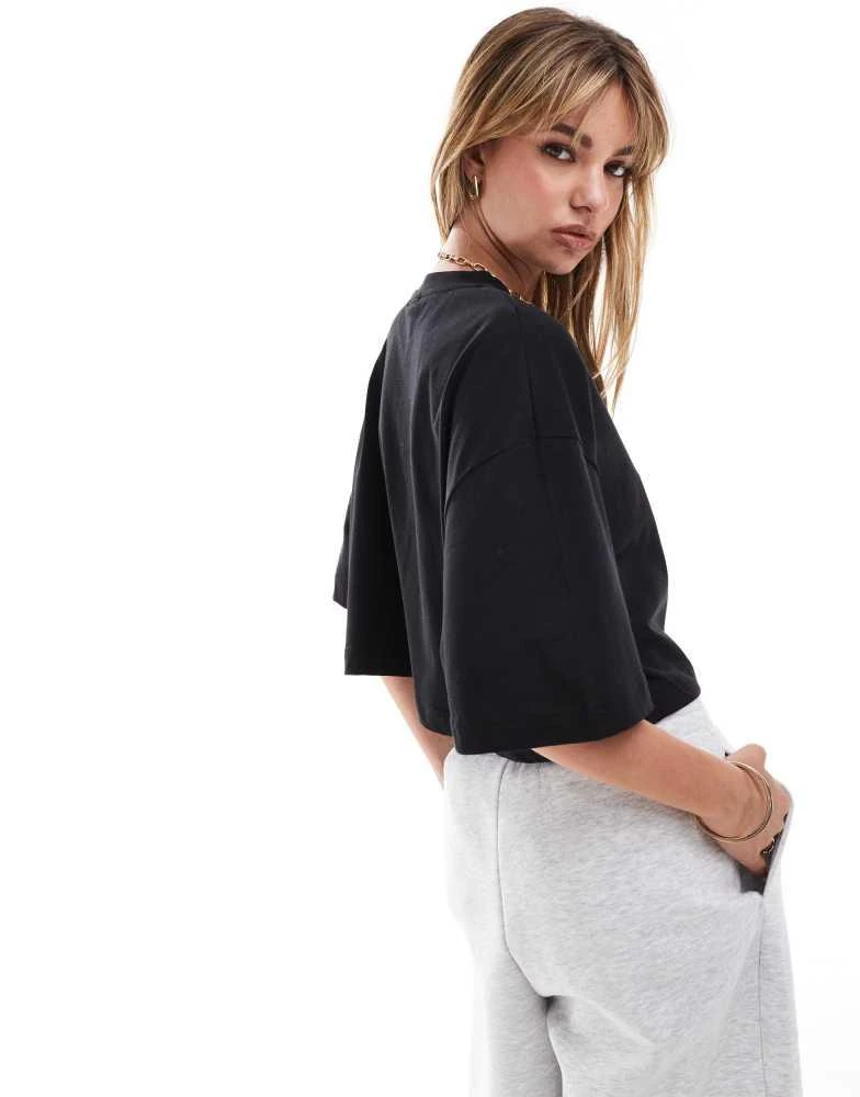HERA Hera icon cropped t-shirt in black 4