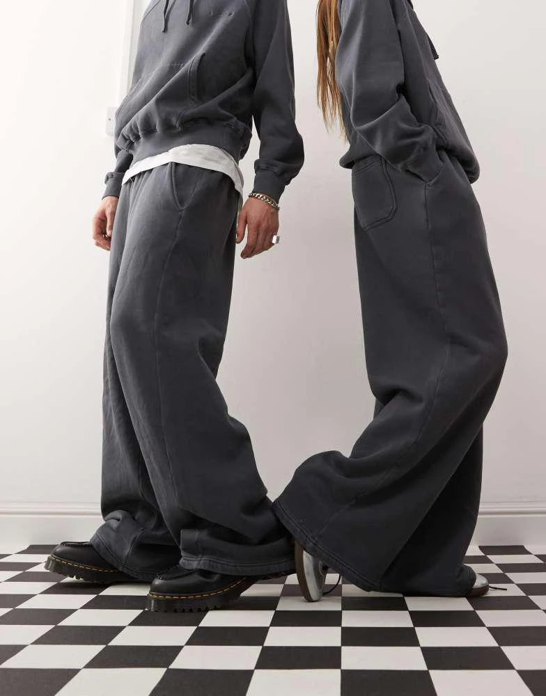 Reclaimed Vintage Reclaimed Vintage unisex wide leg joggers in charcoal 2