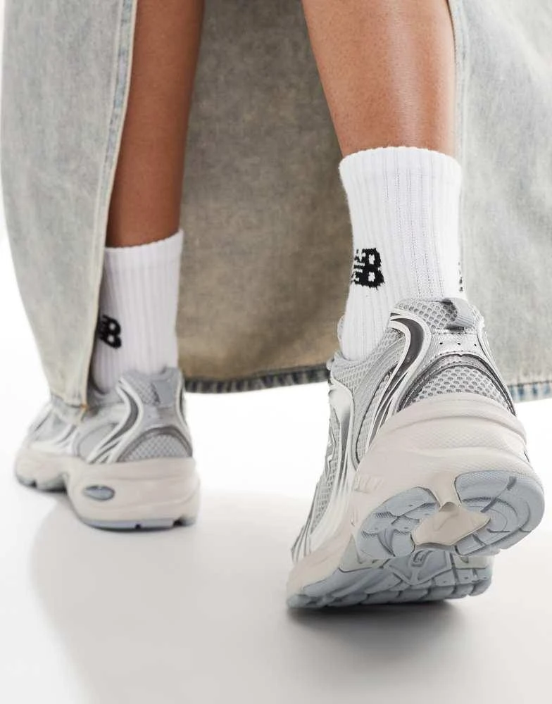New Balance New Balance 530 trainers in silver metallic - exclusive to ASOS 5