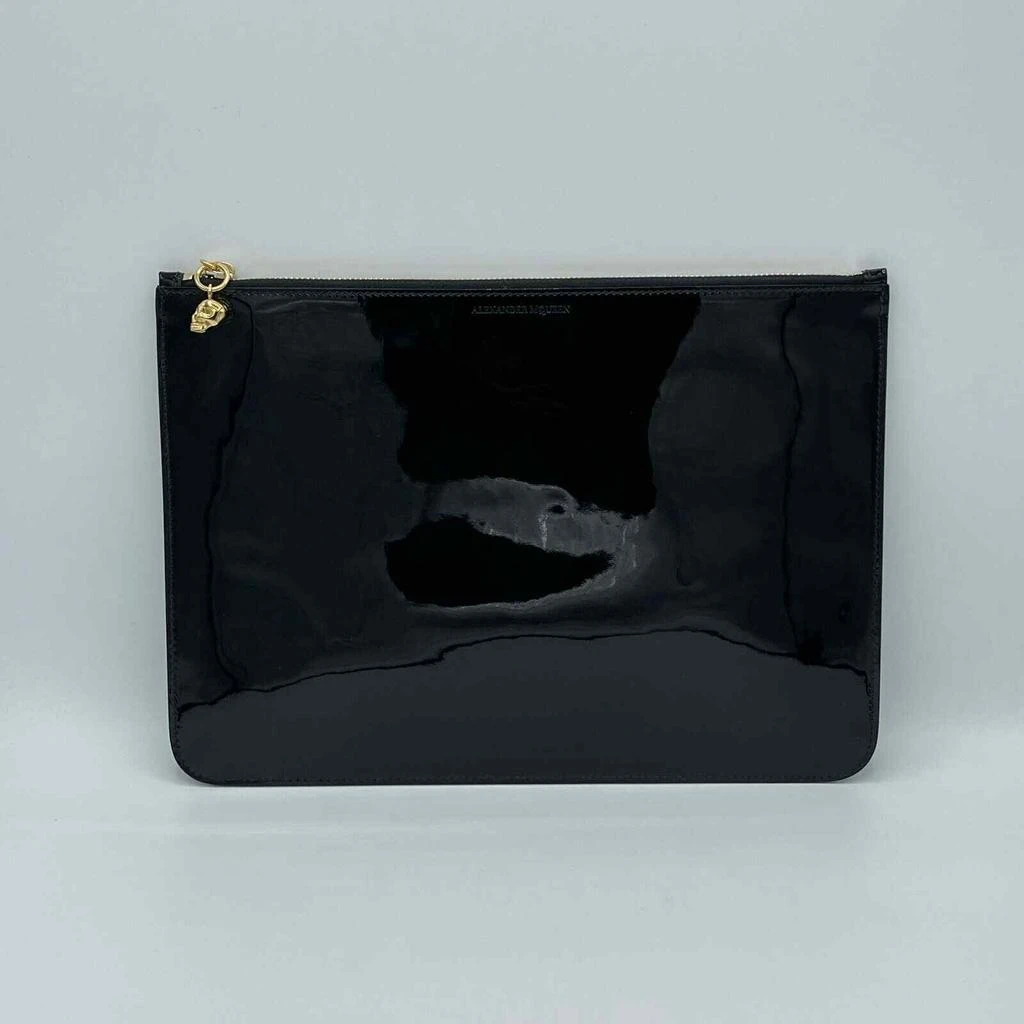Alexander McQueen Alexander McQueen Women
s Patent Leather Skull Charm Large Pouch