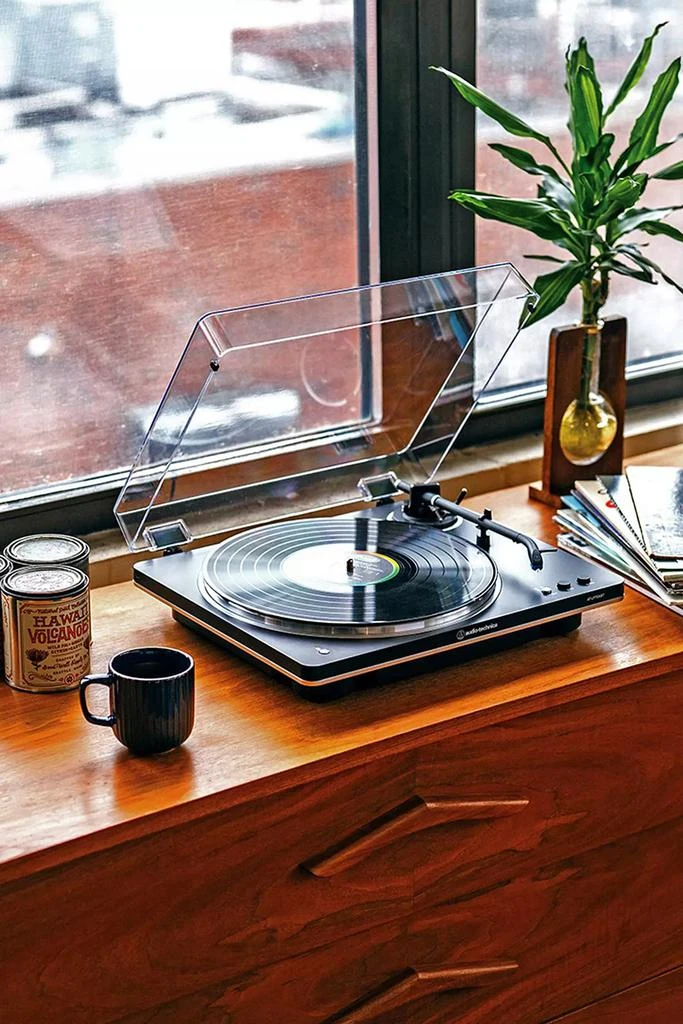 Audio-Technica Audio-Technica AT-LP70XBT Fully-Automatic Bluetooth Turntable 1