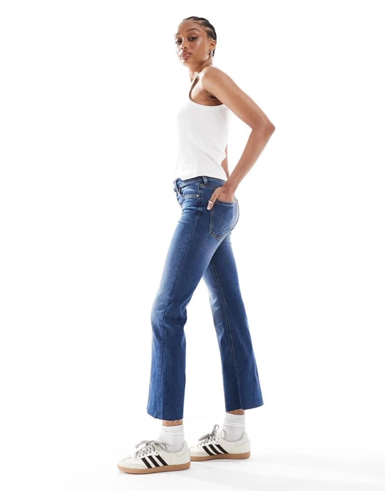 Stradivarius Stradivarius Tall D78 cropped flare jean in medium wash 3