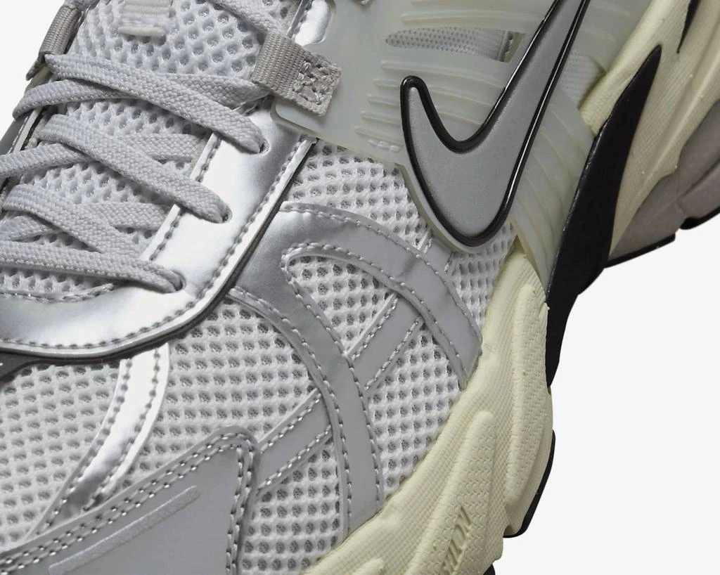NIKE Nike - Men's V2K Run Sneaker 5