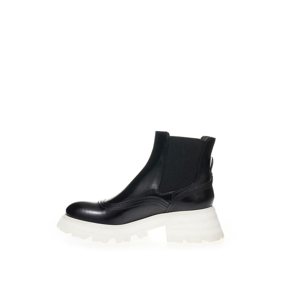 Alexander McQueen Alexander McQueen Elegant Leather Ankle Boots in Women's