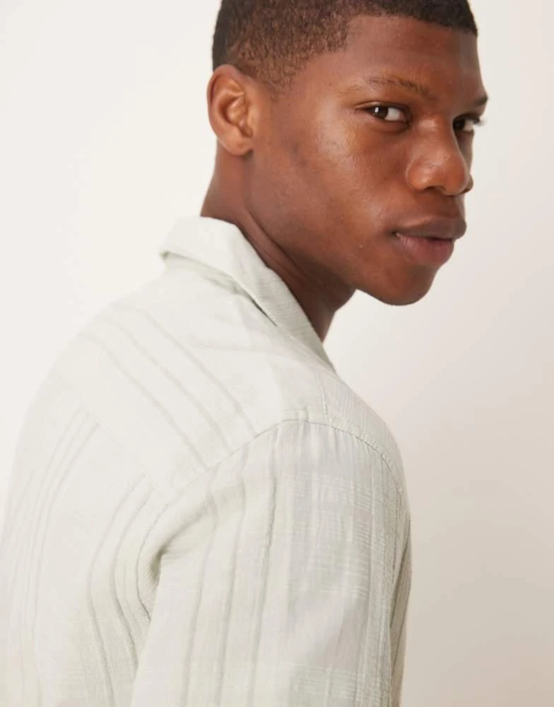Abercrombie & Fitch Abercrombie & Fitch textured linen collar detail short sleeve shirt in green 2