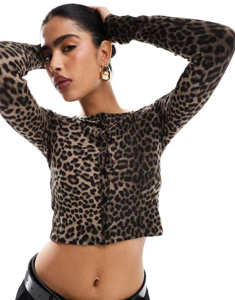 Stradivarius Stradivarius cropped cardigan in leopard 2