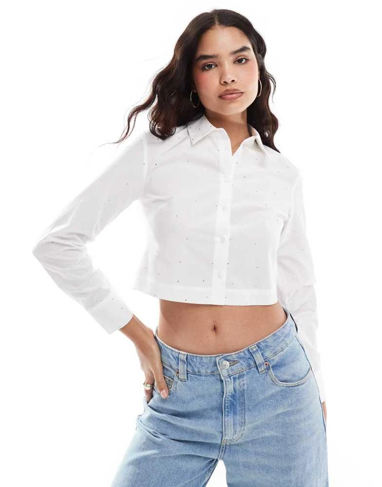 Stradivarius Stradivarius hotfix detail cropped shirt in white 1