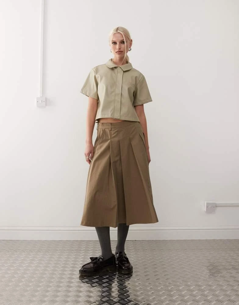 Noisy May Noisy May faux leather cropped shirt in beige 2