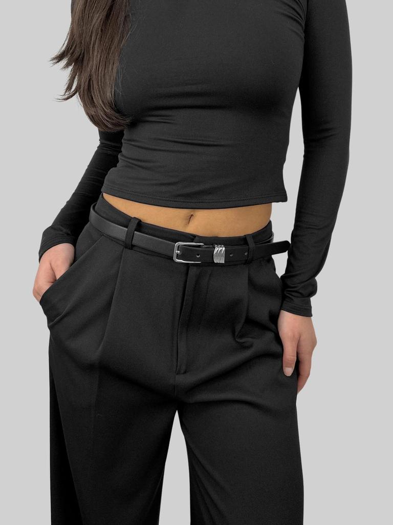 Petit Moments Women's Thin Rectangle Buckle Belt In Black/ Silver