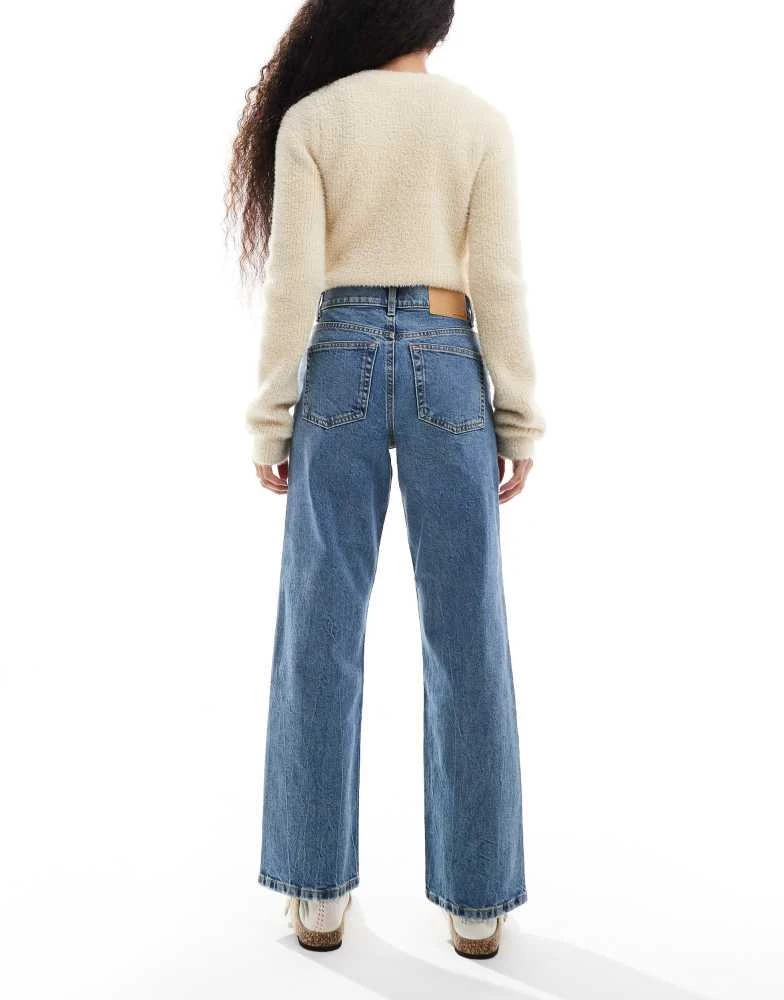 ASOS ASOS DESIGN Petite comfort stretch straight leg jean in mid blue 2