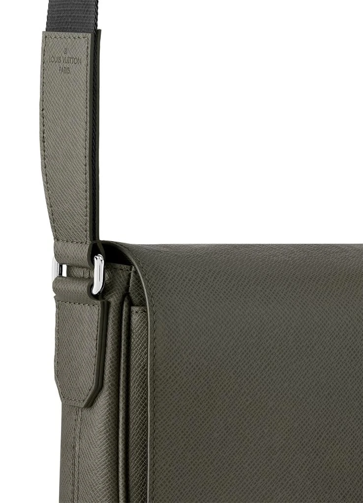 Louis Vuitton District PM 6