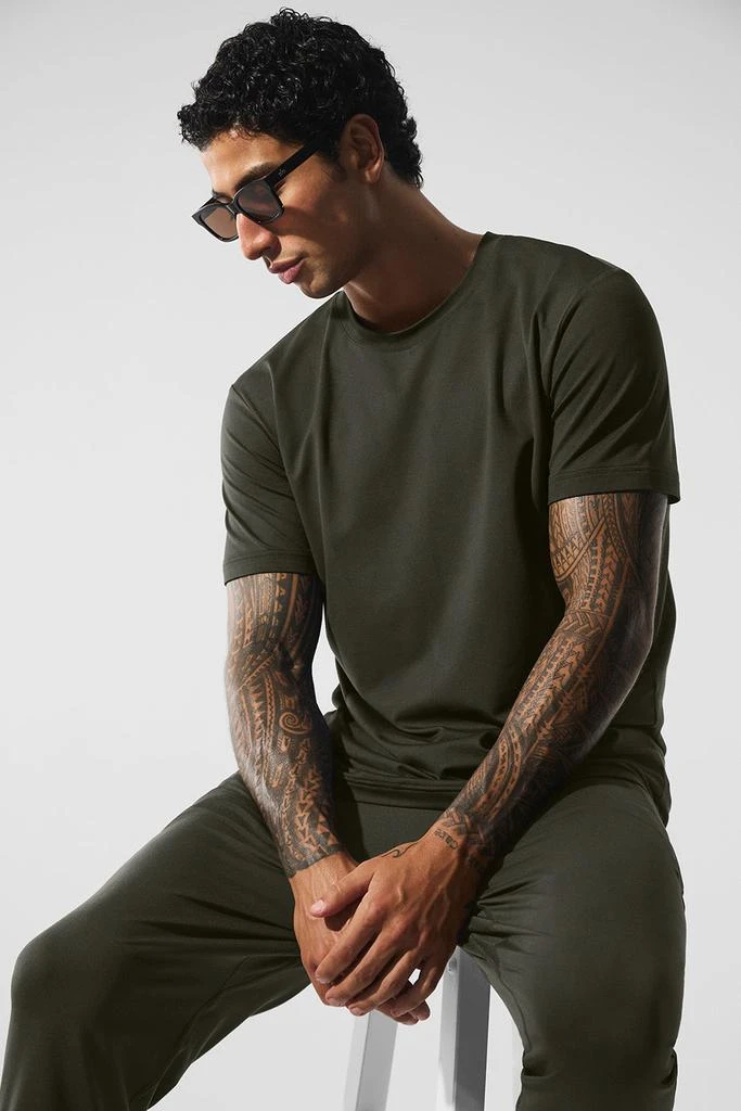 Alo Conquer Reform Crewneck Short Sleeve - Stealth Green 4