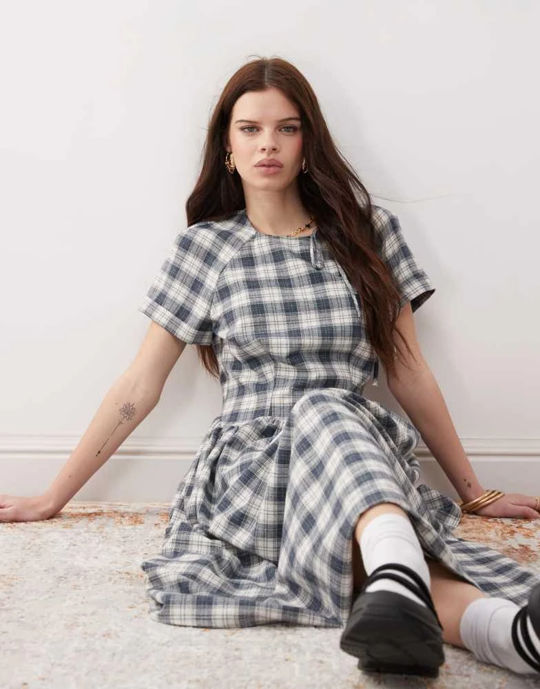 Reclaimed Vintage Reclaimed Vintage midi dress with tie front detail in check 3