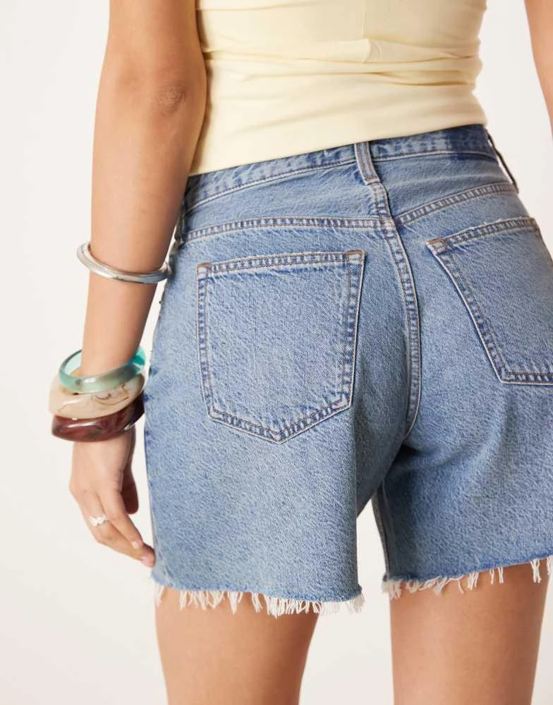 Abercrombie & Fitch Abercrombie & Fitch curve love high rise loose denim shorts with frayed hem in medium wash 5