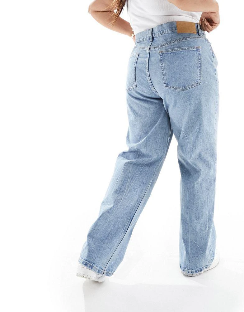 ASOS ASOS DESIGN Curve comfort stretch straight leg jean in light blue 4