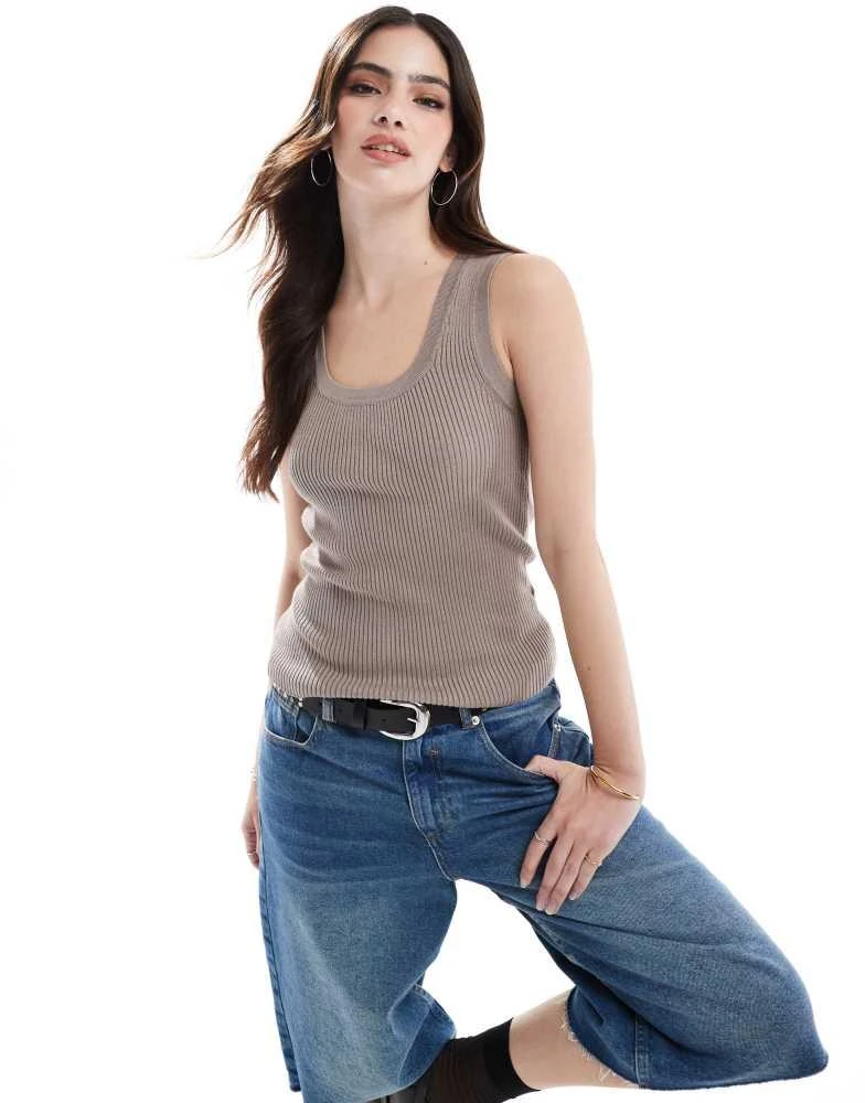 New Look New Look scoop neck vest in mink 2