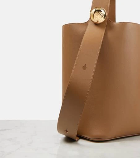 Loewe Pebble Medium leather bucket bag 6