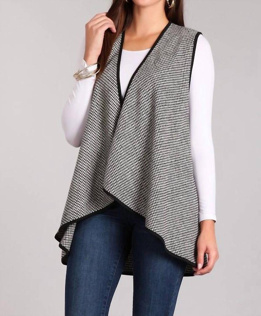 CHRIS & CAROL Houndstooth Vest In Black & Ivory
