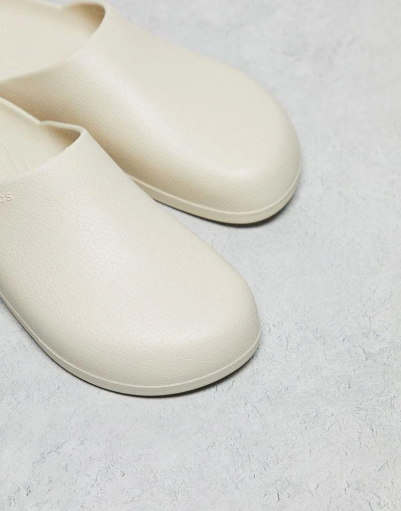 Crocs Crocs unisex dylan clogs in stucco beige 4