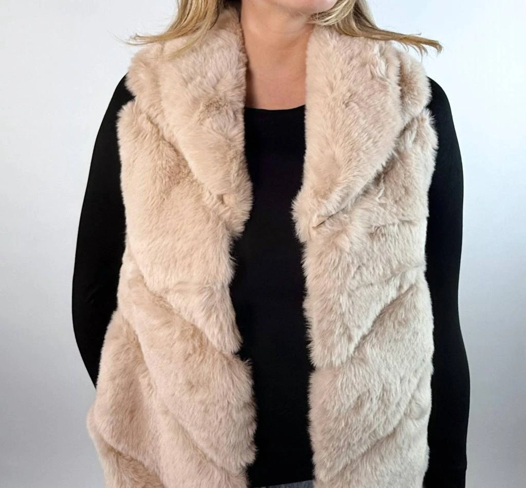 COCO + CARMEN Coco + Carmen - Carlisle Faux Fur Vest 4
