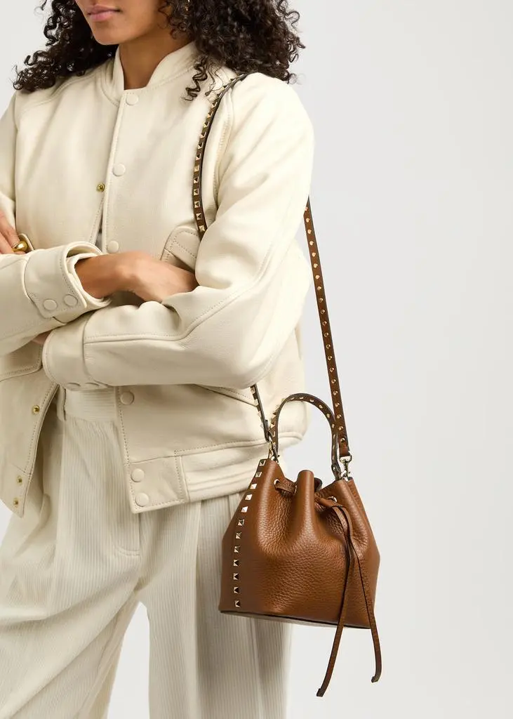 Valentino Rockstud grained leather bucket bag 6