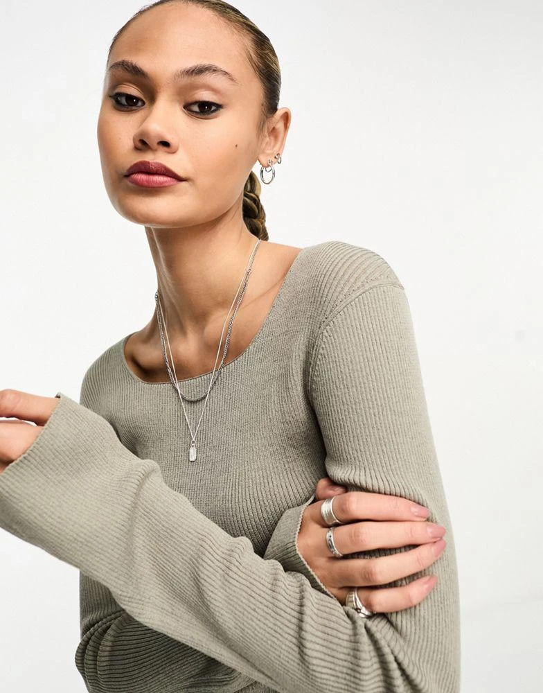 Weekday Weekday Nadina fine knit jumper with scoop neck in grey 1