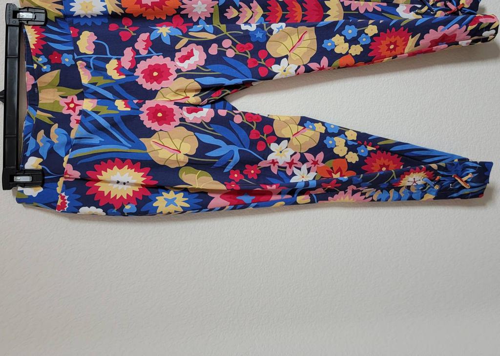 Insight Editions Women Capri