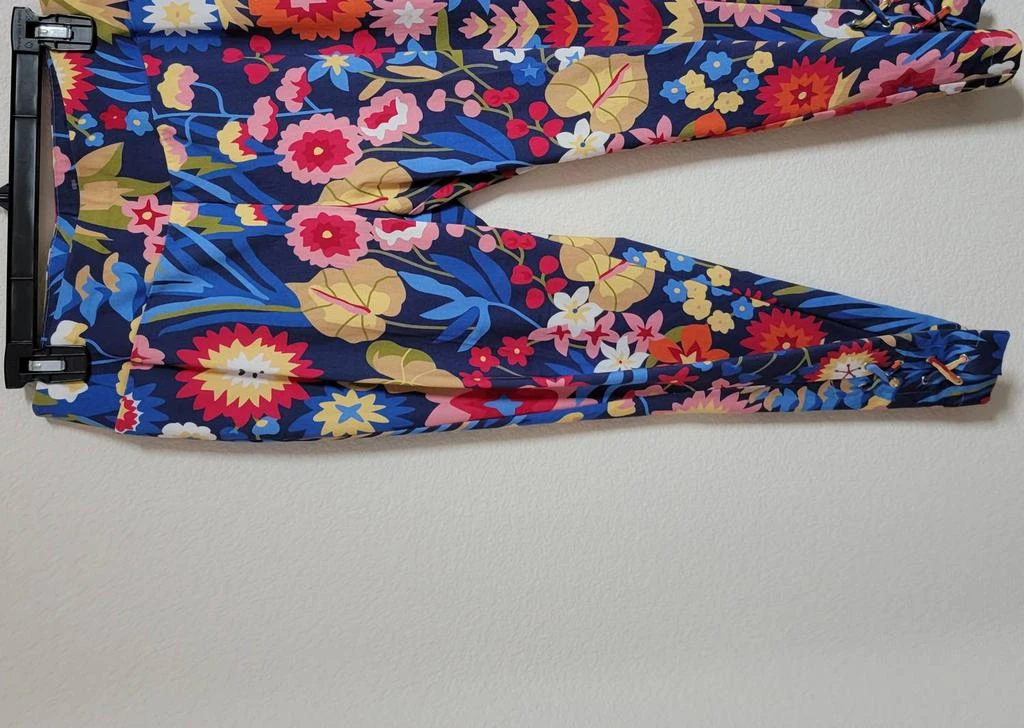 Insight Editions Women Capri 2