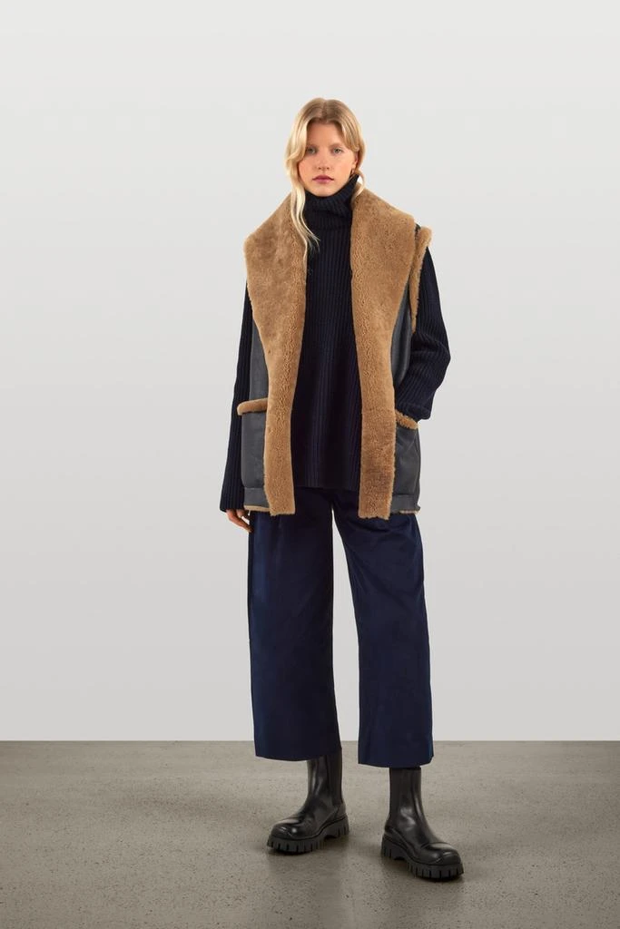 Gushlow & Cole Patch pocket shearling gilet 3