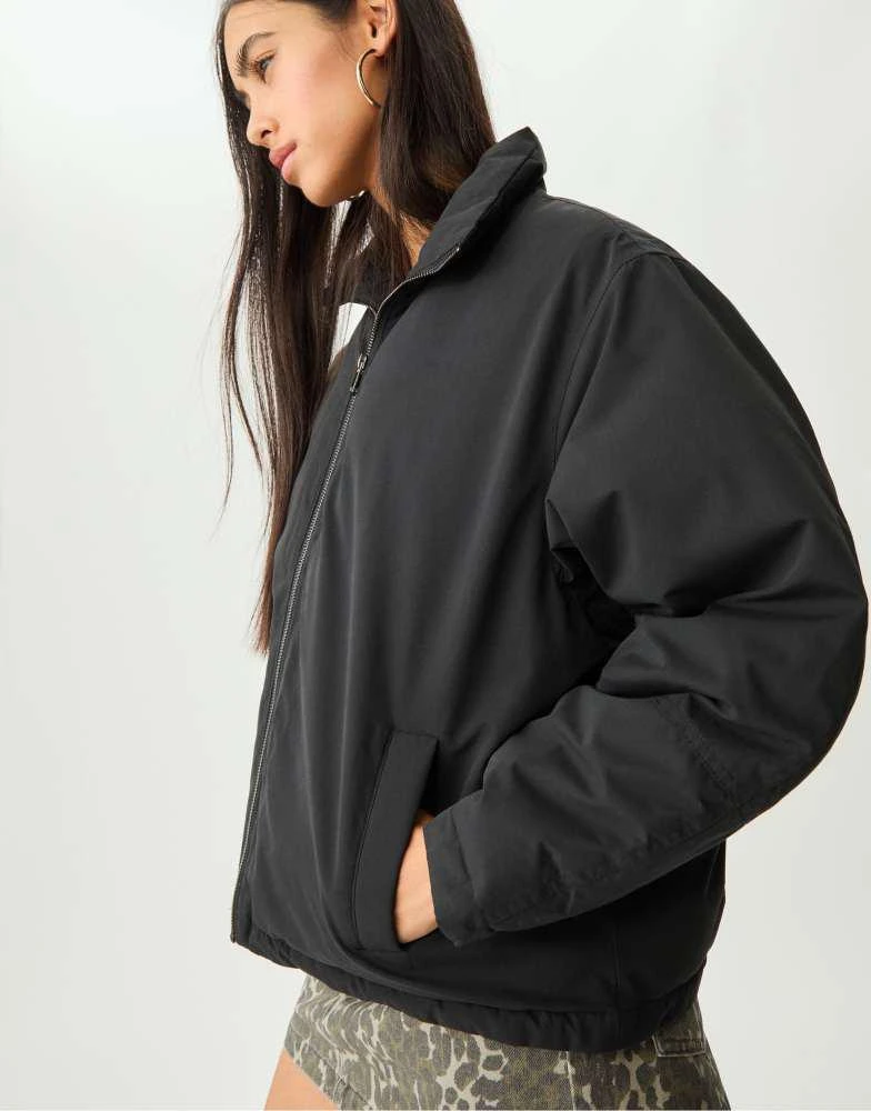 Stradivarius Stradivarius High neck puffer jacket in black 4
