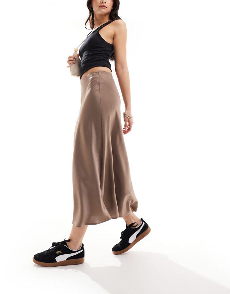 Y.A.S. YAS satin midi skirt in mushroom
