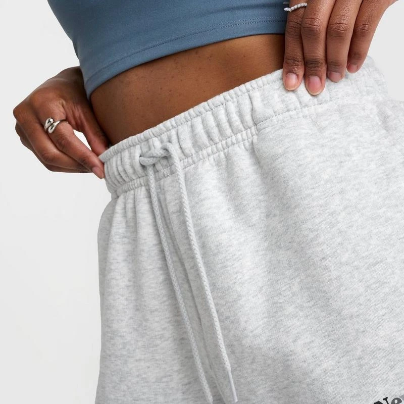 New Balance Women
s New Balance Logo Fleece Shorts 5