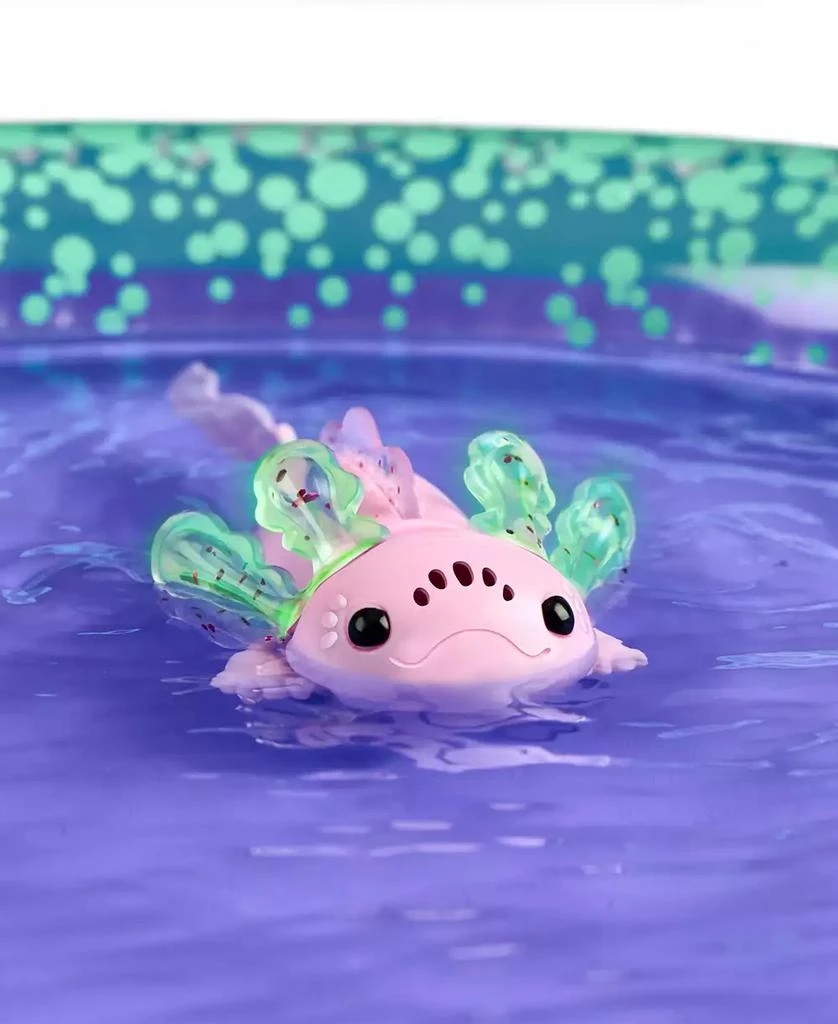 Fingerlings Interactive Baby Axolotl with Inflatable Pool 2