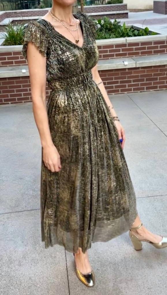 Moon River Moon River - V-neck Pleated Midi Dress