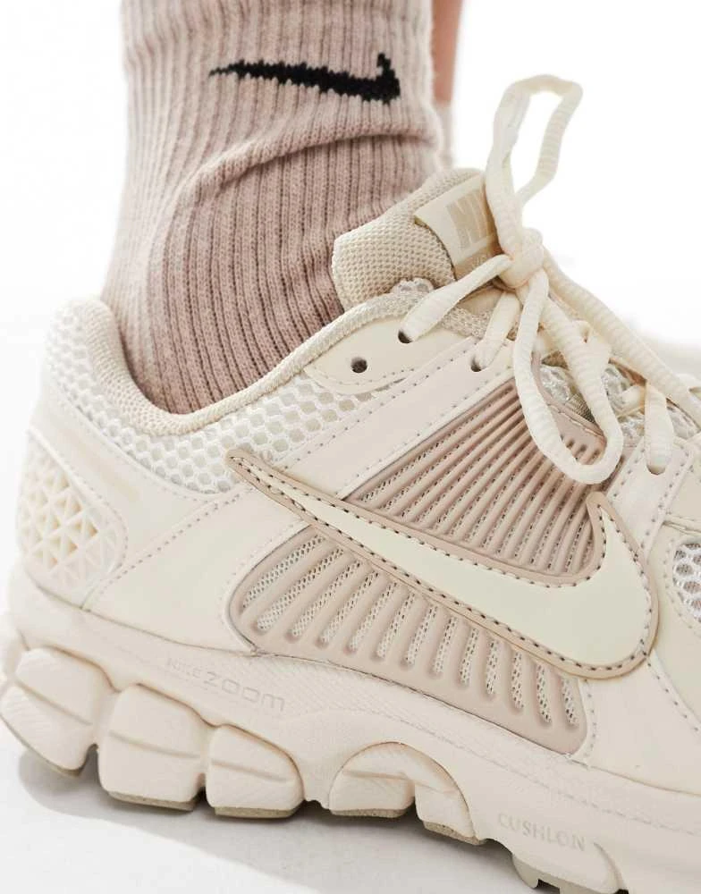NIKE Nike Zoom Vomero 5 trainers in off white 3