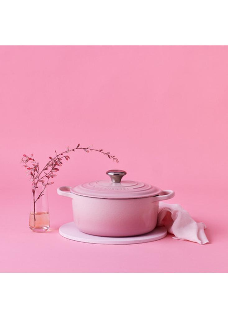 Le Creuset Signature cast iron round casserole