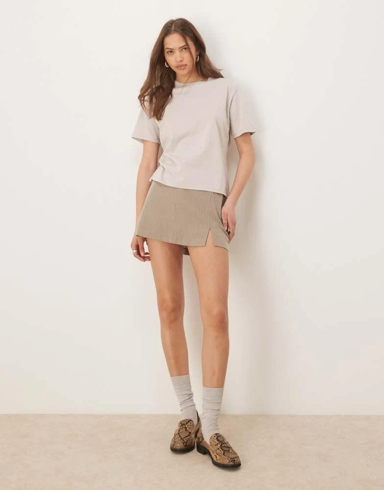 Abercrombie & Fitch Abercrombie & Fitch cropped t-shirt in beige 2