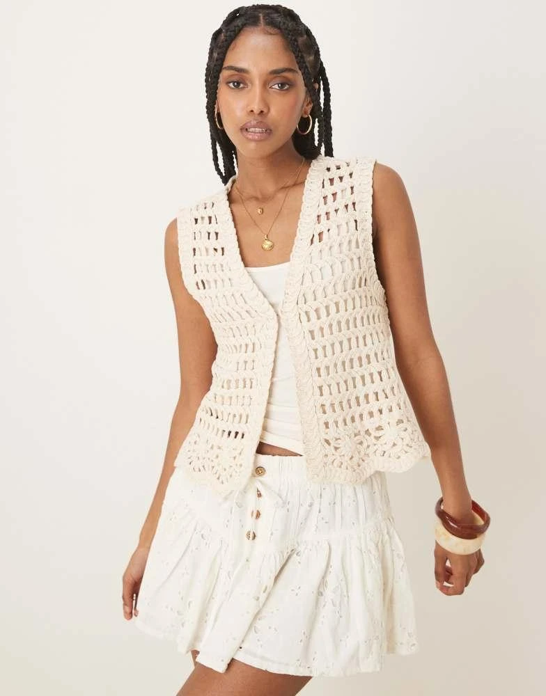 Vila Vila premium floral hem crochet detail waistcoat in birch cream 1